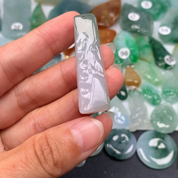 翡翠未镶嵌颈饰随型
