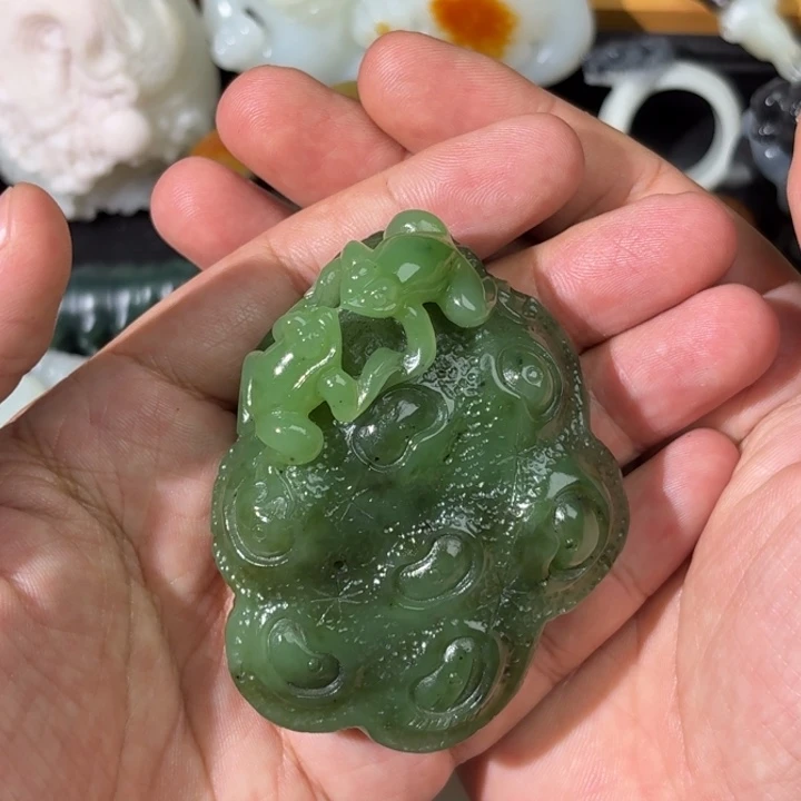 颈饰未镶嵌和田玉（白玉）