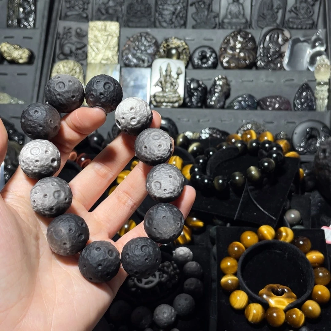 晋***馆黑曜岩未镶嵌珠宝奇石