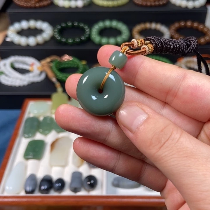 和田玉未镶嵌颈饰碧玉鸭蛋青平安扣