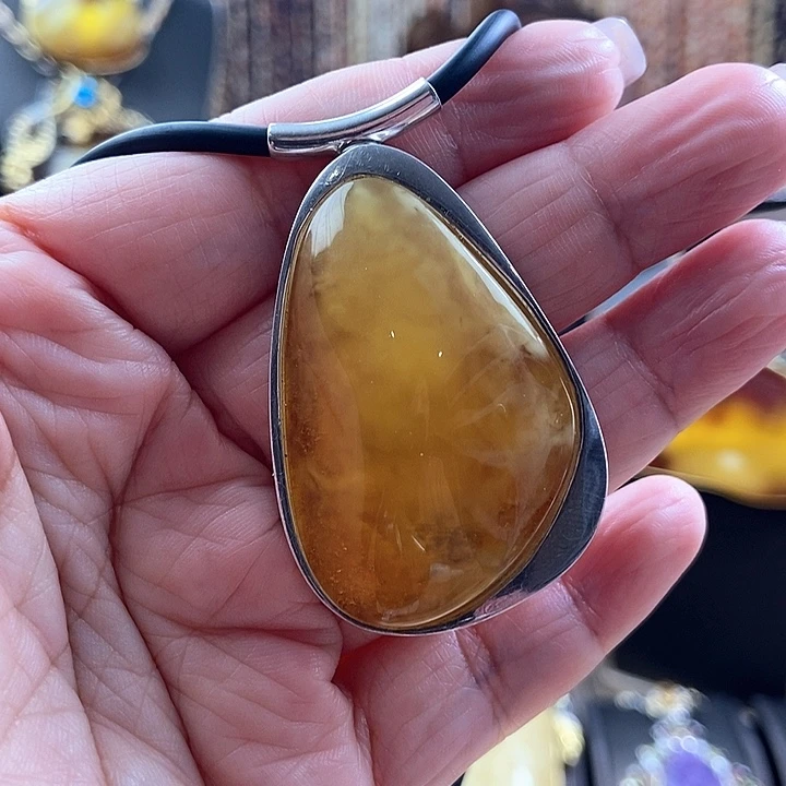 琥珀银S925镶嵌颈饰吊坠