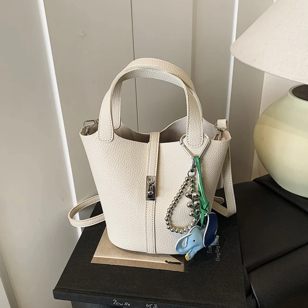 新款轻奢百搭高级感气质时尚斜挎女士包9366白