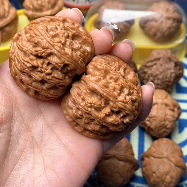 桃核吊坠白狮子47核桃