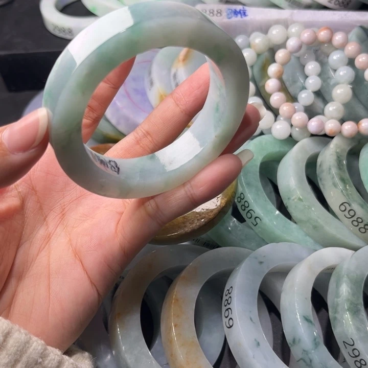 定制翡翠未镶嵌手镯