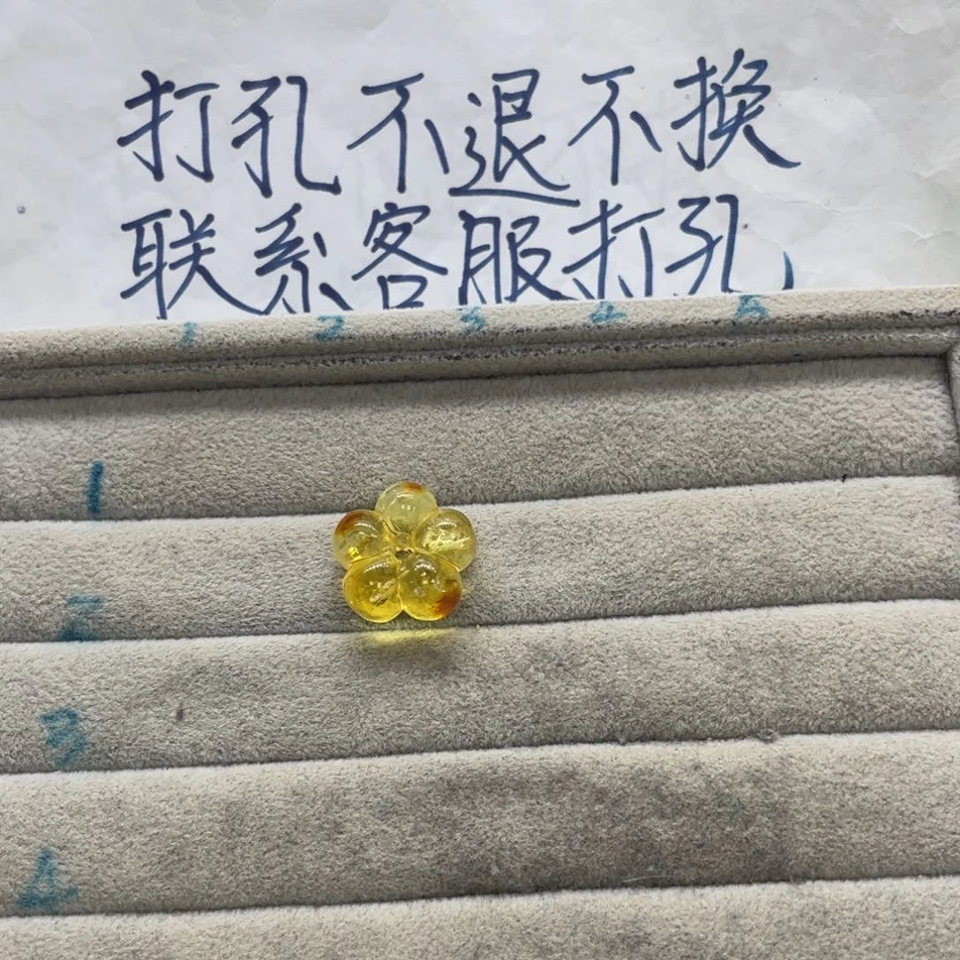 凌****琥珀未镶嵌裸石天然琥珀打孔不退不换