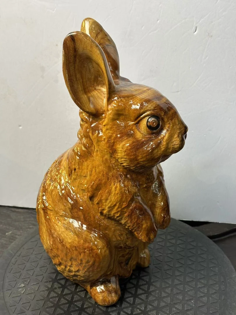 香樟木雕刻兔兔摆件