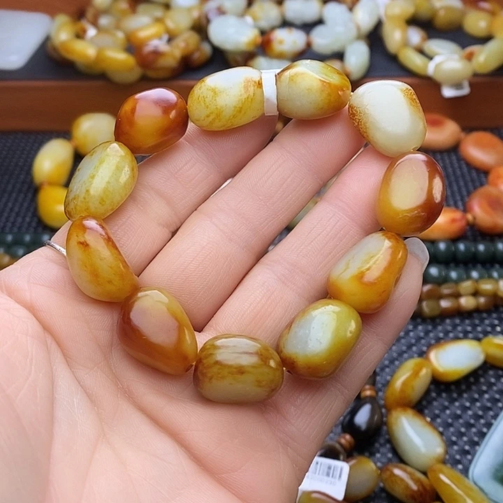 曾***月和田玉未镶嵌手链