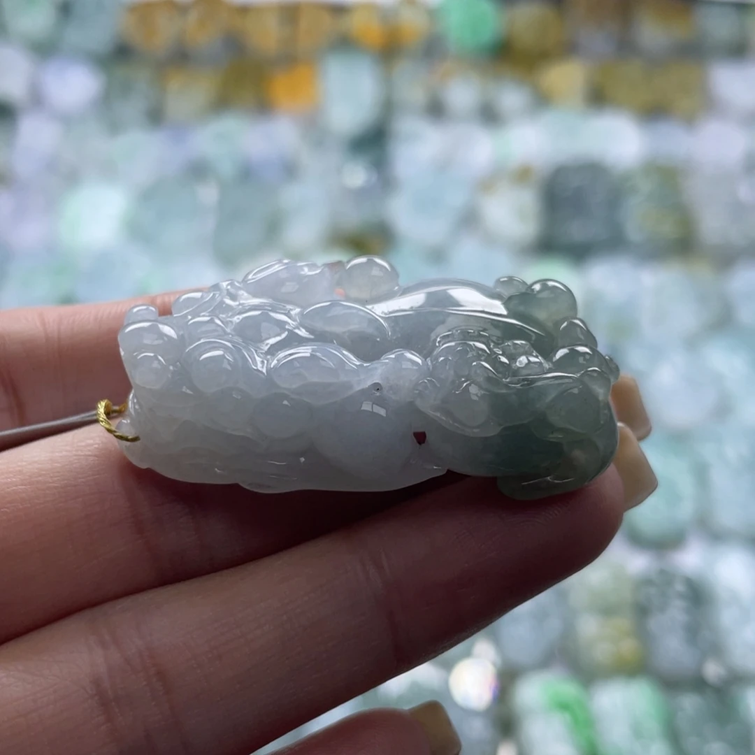 翡翠未镶嵌颈饰貔貅