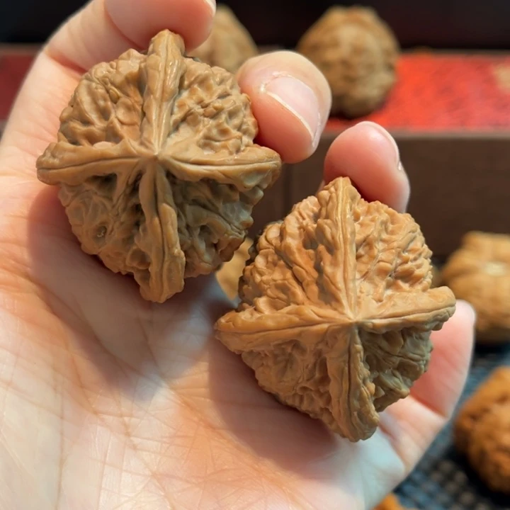 文玩核桃吊坠四棱