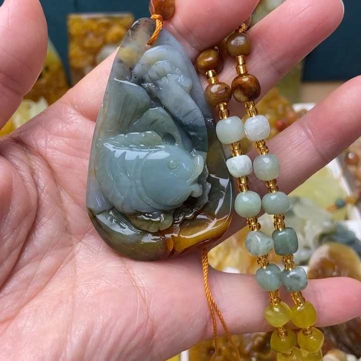 蛇纹石玉未镶嵌颈饰