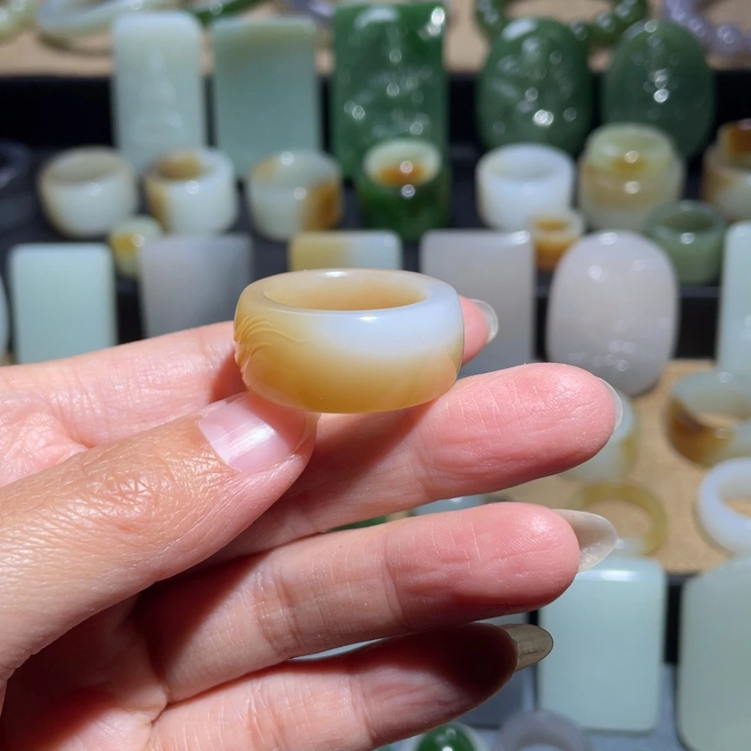 和田玉未镶嵌戒指