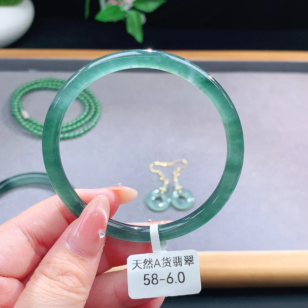 未镶嵌手镯（圆镯）翡翠