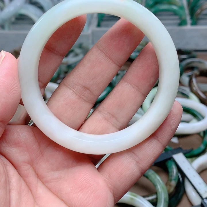 独山玉未镶嵌手镯60