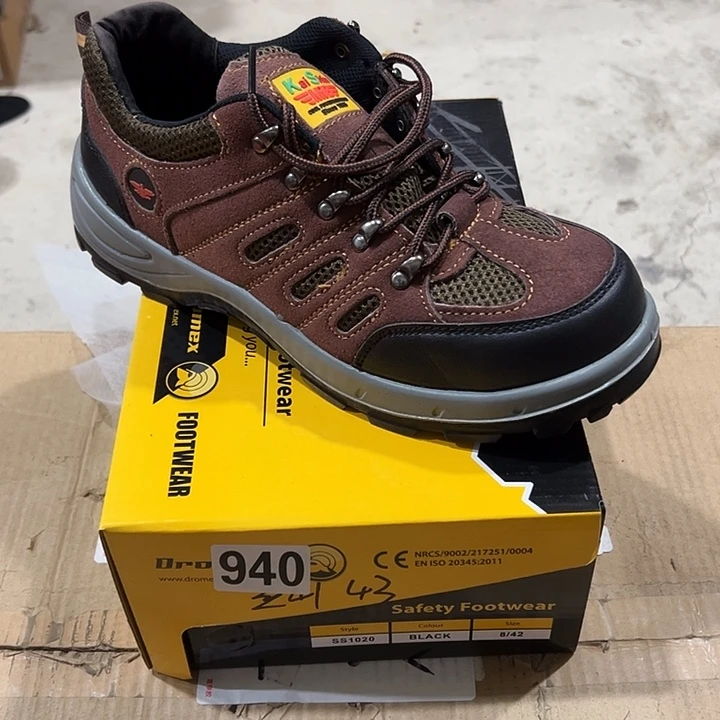 940号。43码防砸防刺。鞋底磨损介意勿拍