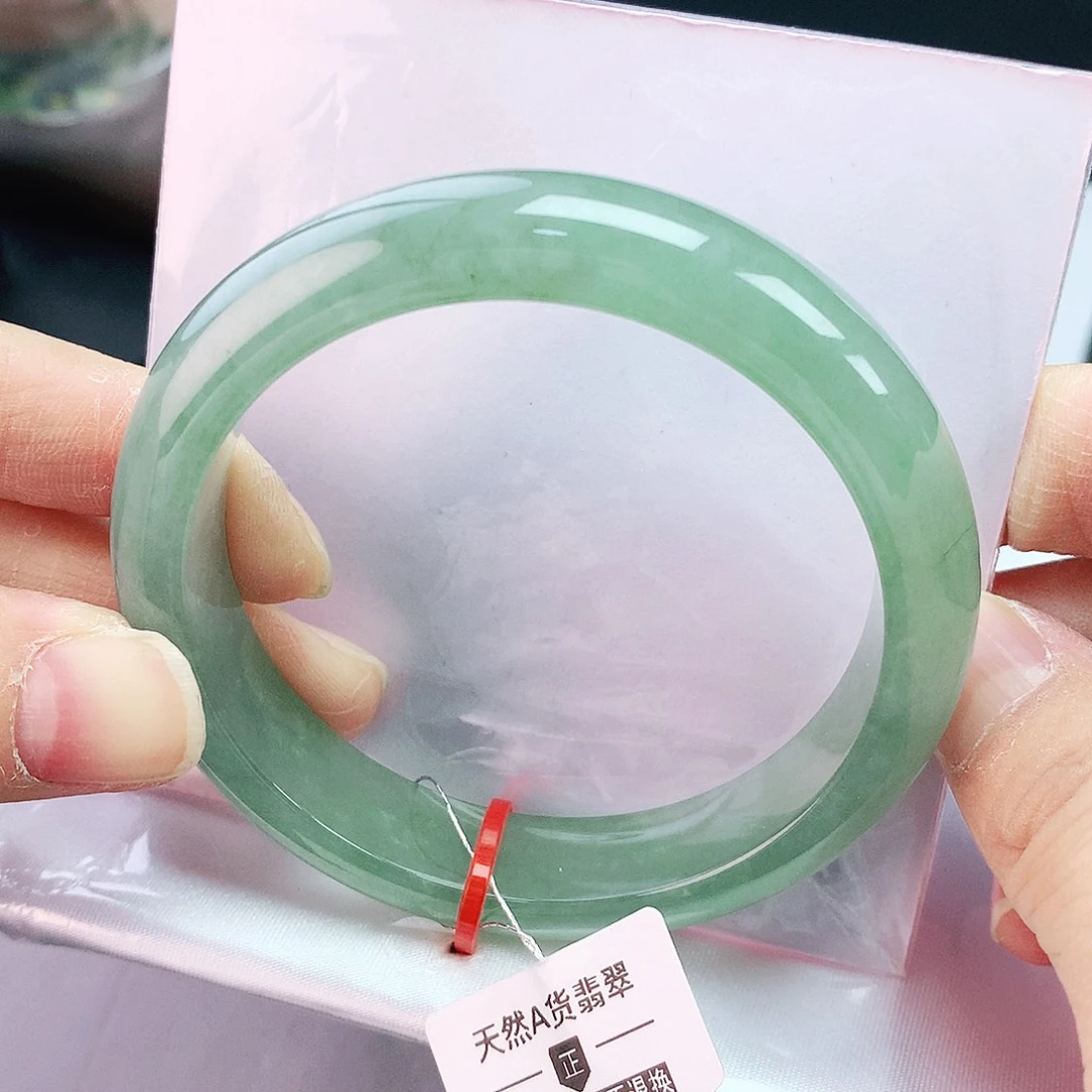 翡翠手镯未镶嵌55圈
