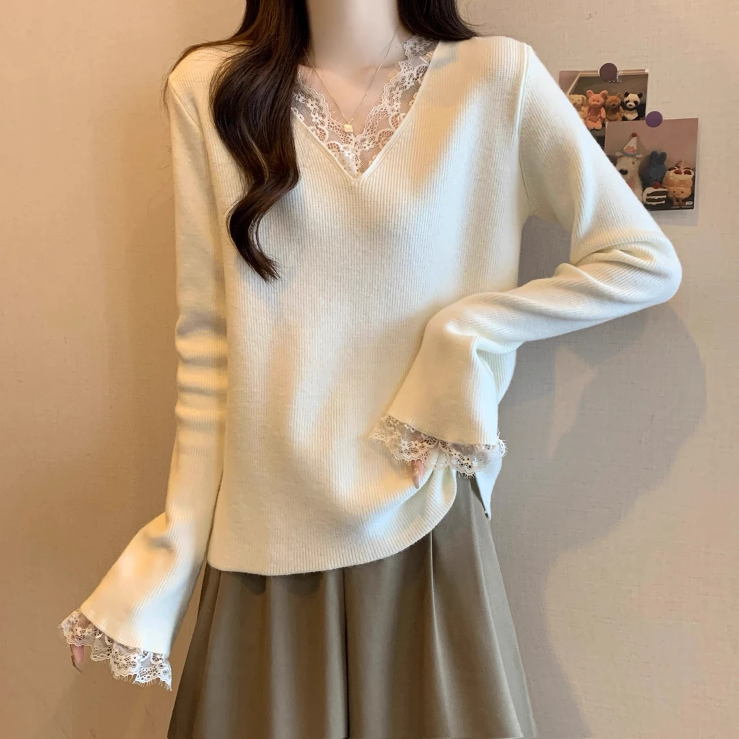 大码女装复古设计感V领蕾丝边拼接针织衫女胖MM内搭显瘦打底毛衣