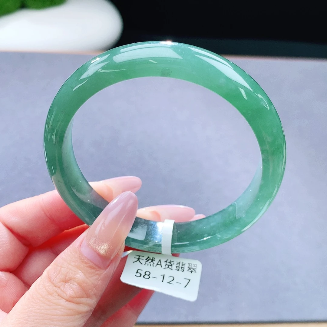 未镶嵌手镯（圆镯）翡翠