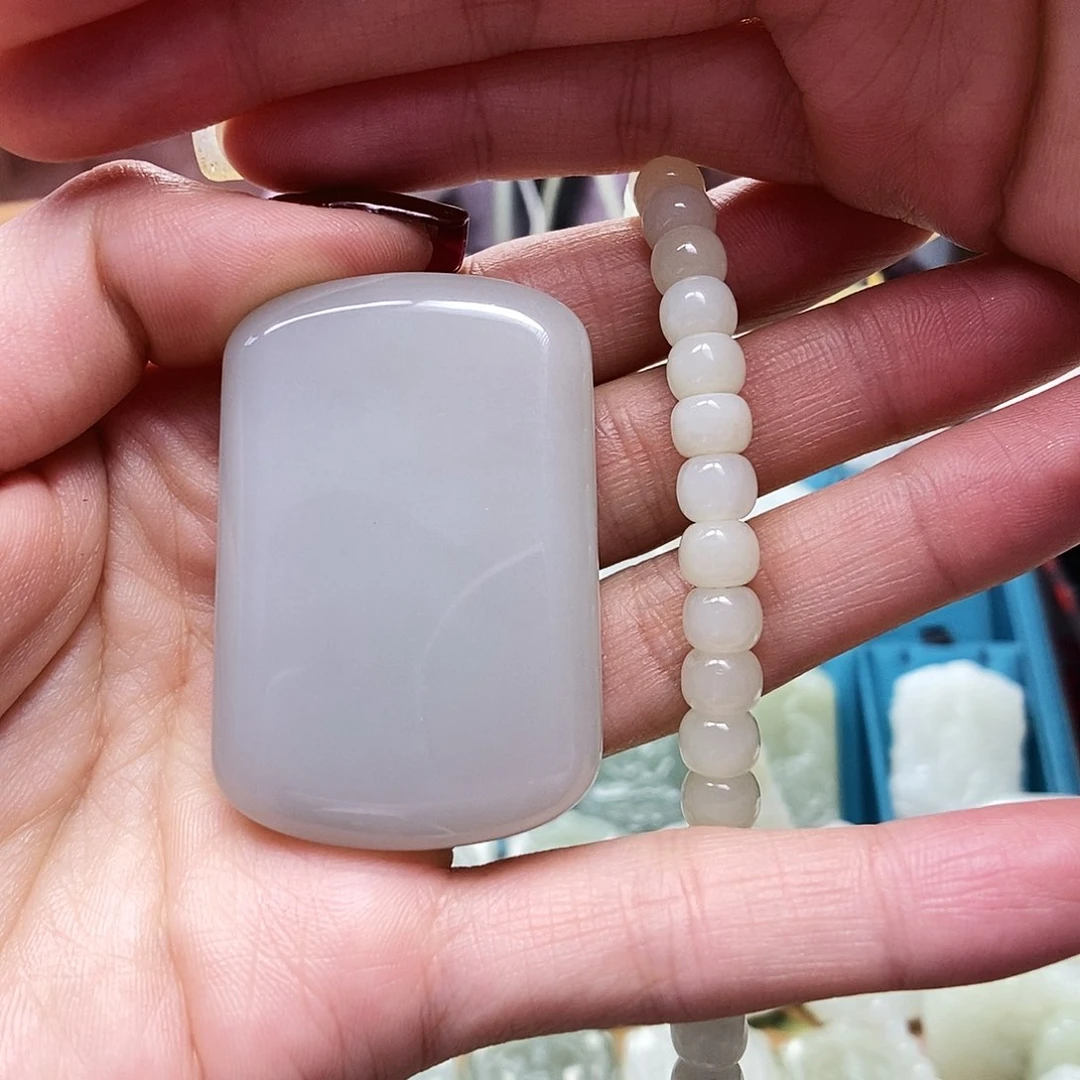 和田玉颈饰未镶嵌周*生