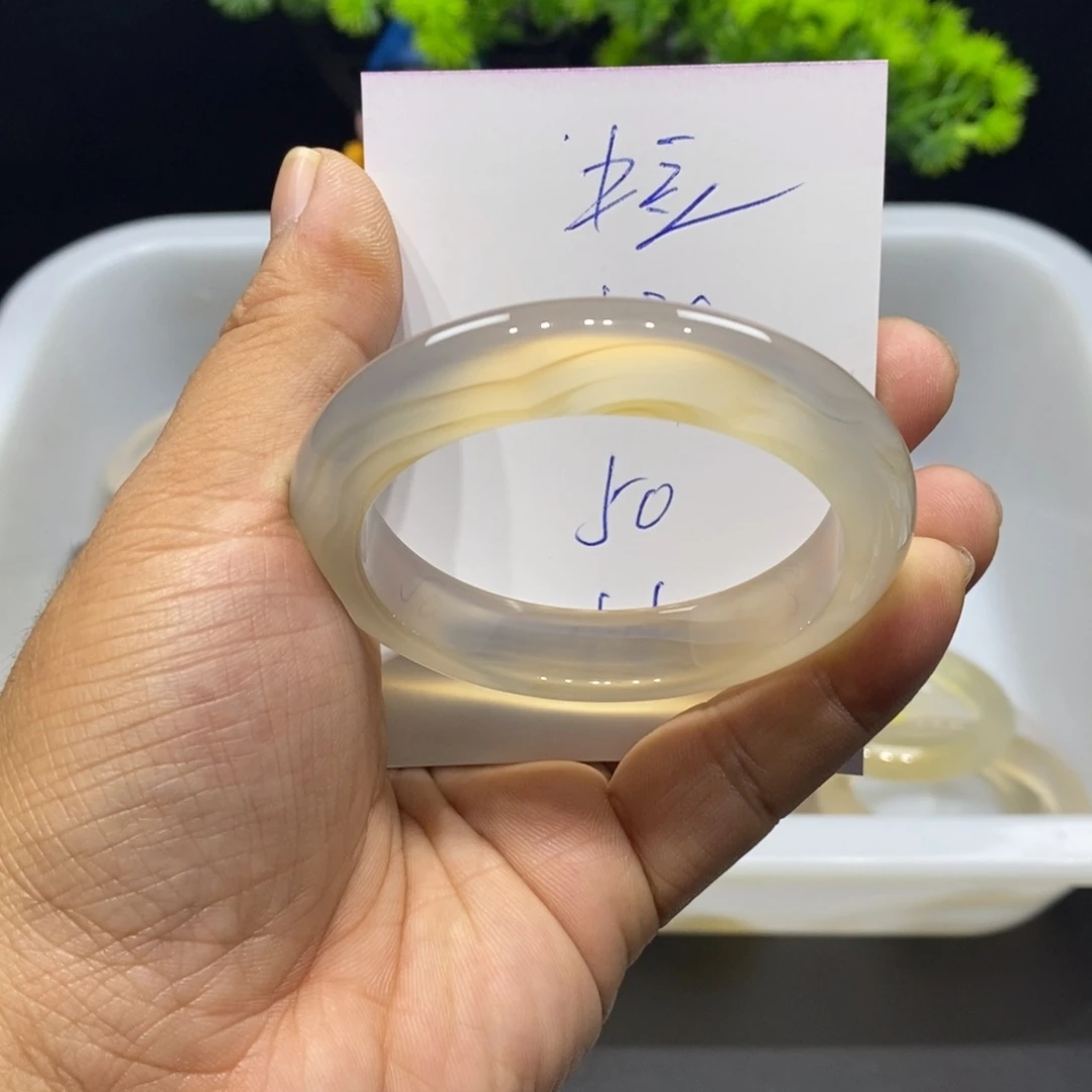 哦***豆玛瑙/玉髓未镶嵌手镯