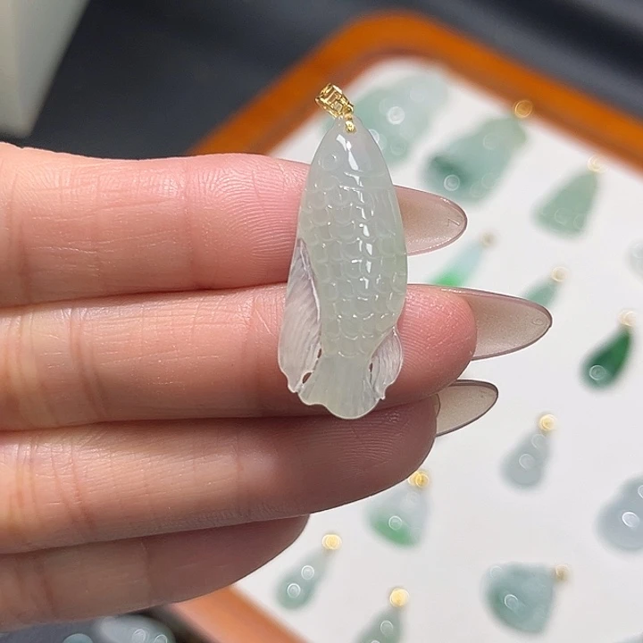 翡翠18K金镶嵌颈饰