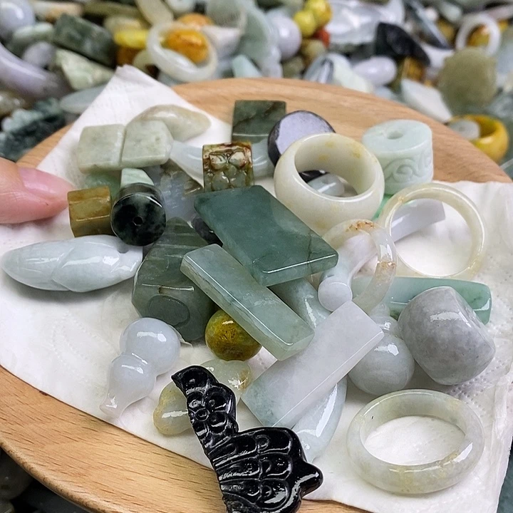 翡翠未镶嵌颈饰106
