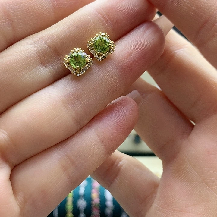 橄榄石耳钉银S925镶嵌