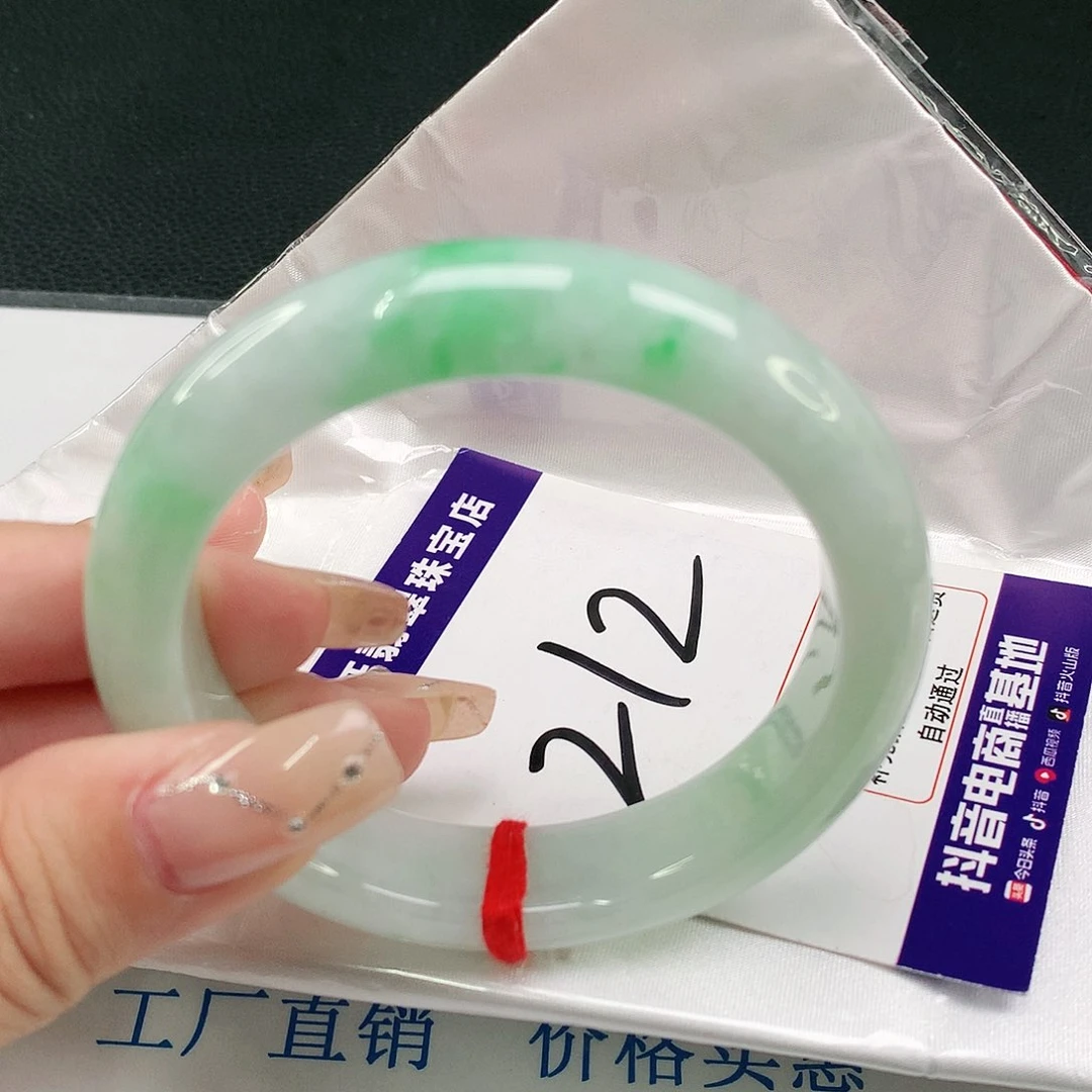 翡翠手镯未镶嵌翡翠