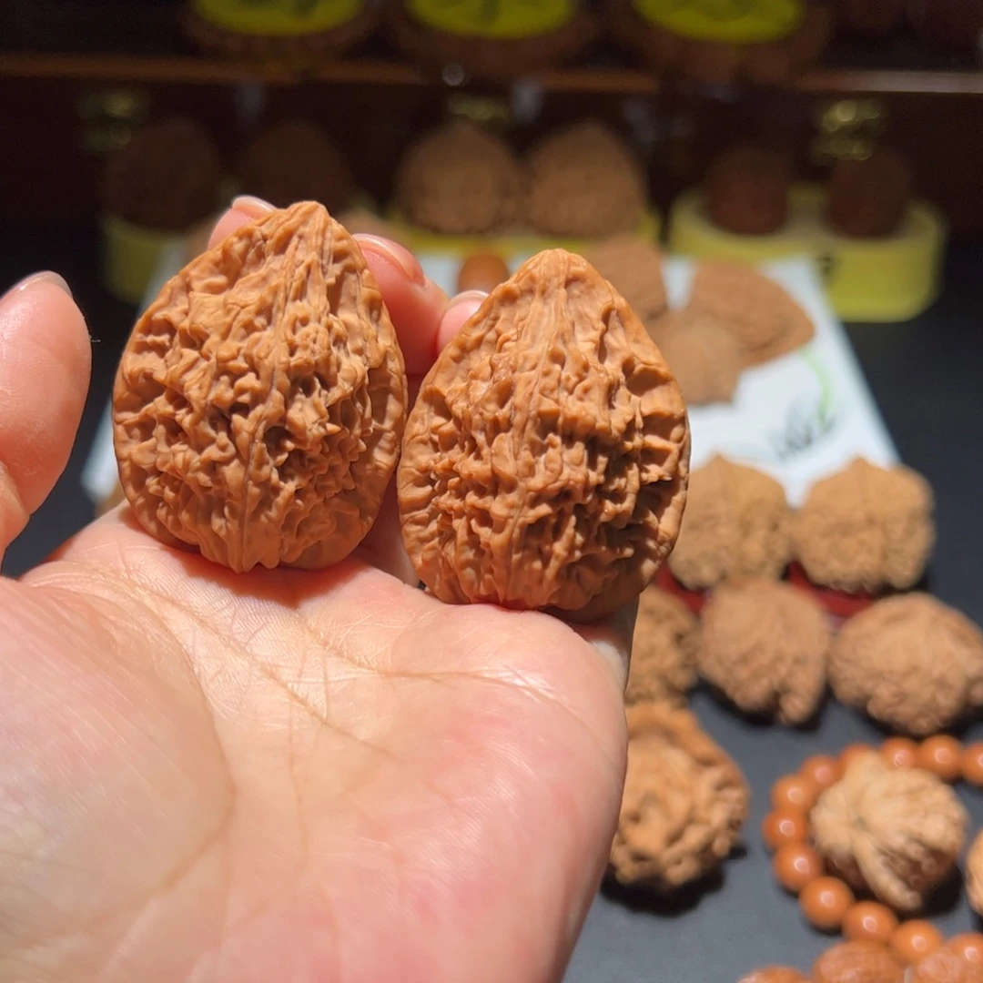 文玩核桃把件黑*巴火凤鸡心