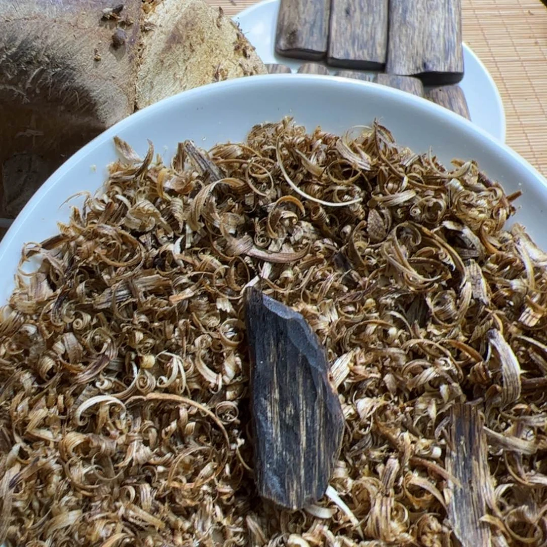 沉香沉香碎屑绿棋满油