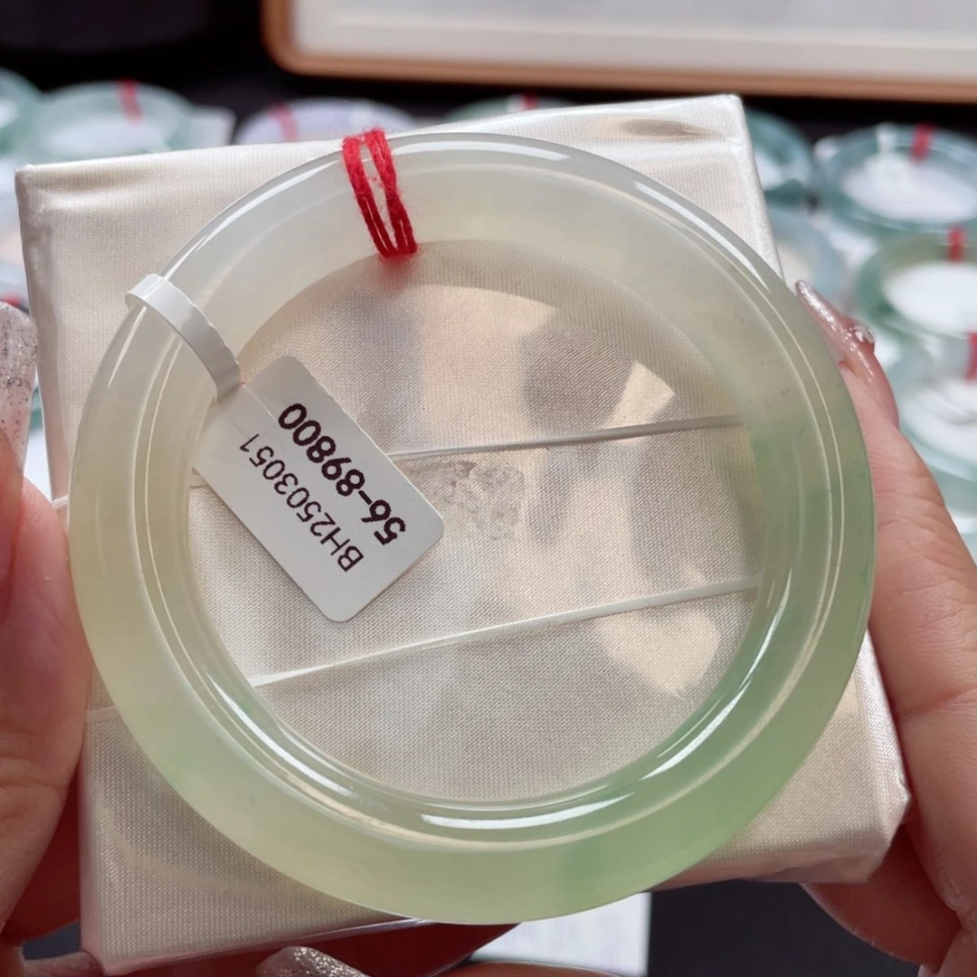 【闪购商品】翡翠手镯未镶嵌冰透阳光玫瑰葡萄肉美人条56圈8号