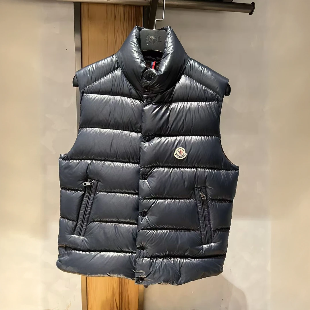 未使用 MONCLER 盟可睐蒙口黑色单排扣立领亮面背心男女同款