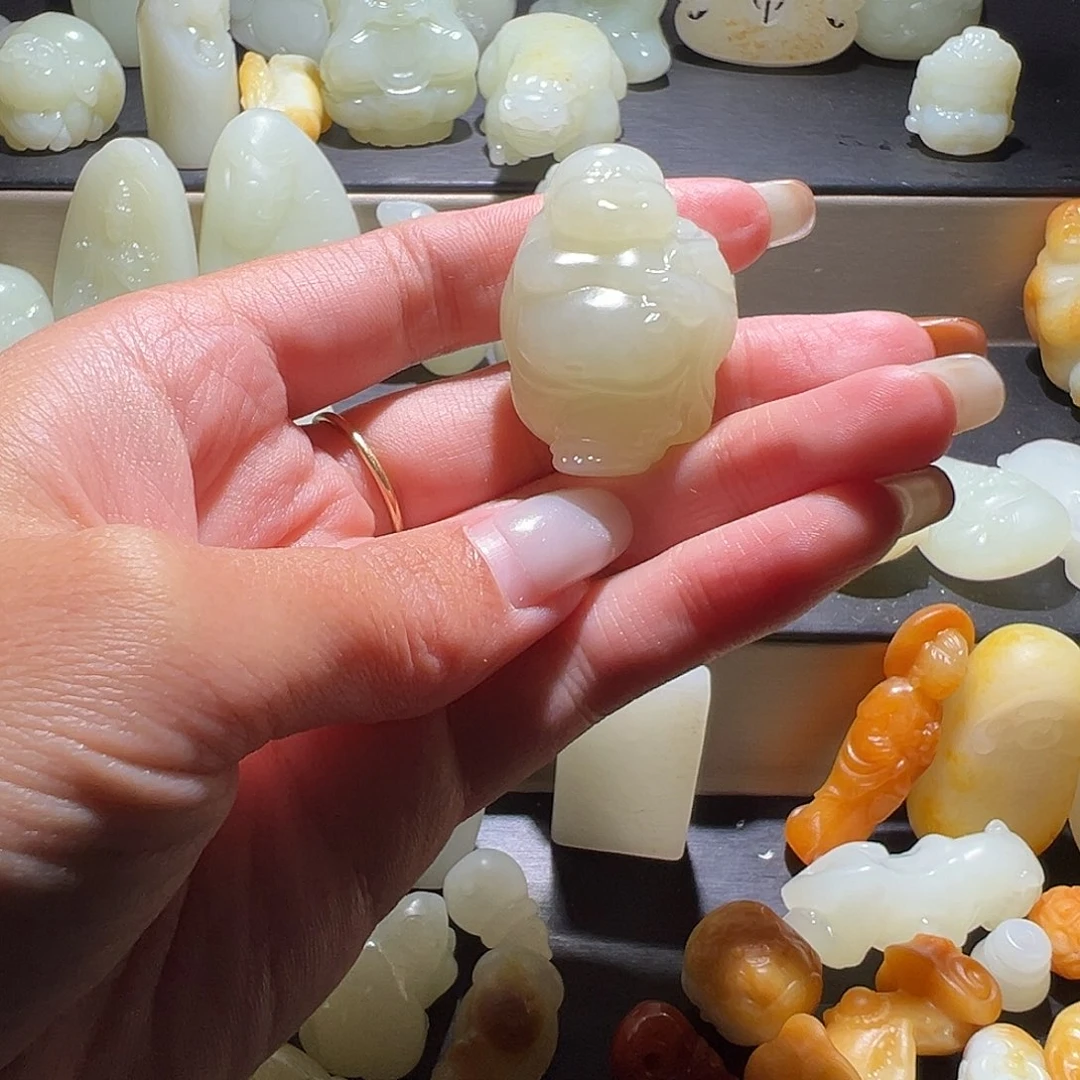 大***季和田玉未镶嵌颈饰