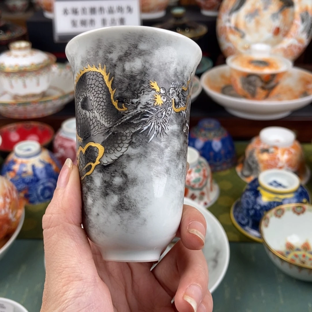 陶瓷的设计师是一个