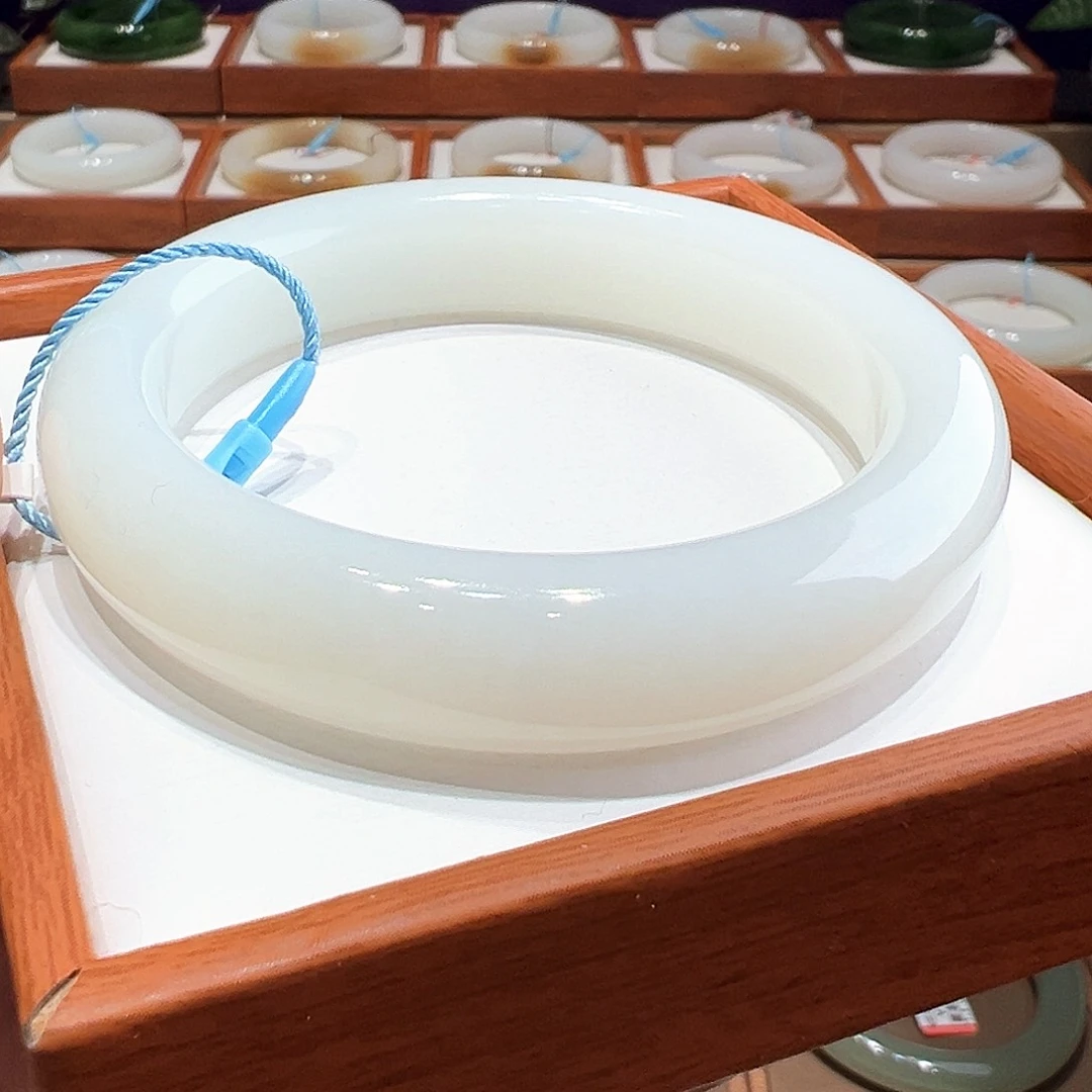 和田玉手镯5859未镶嵌@****?