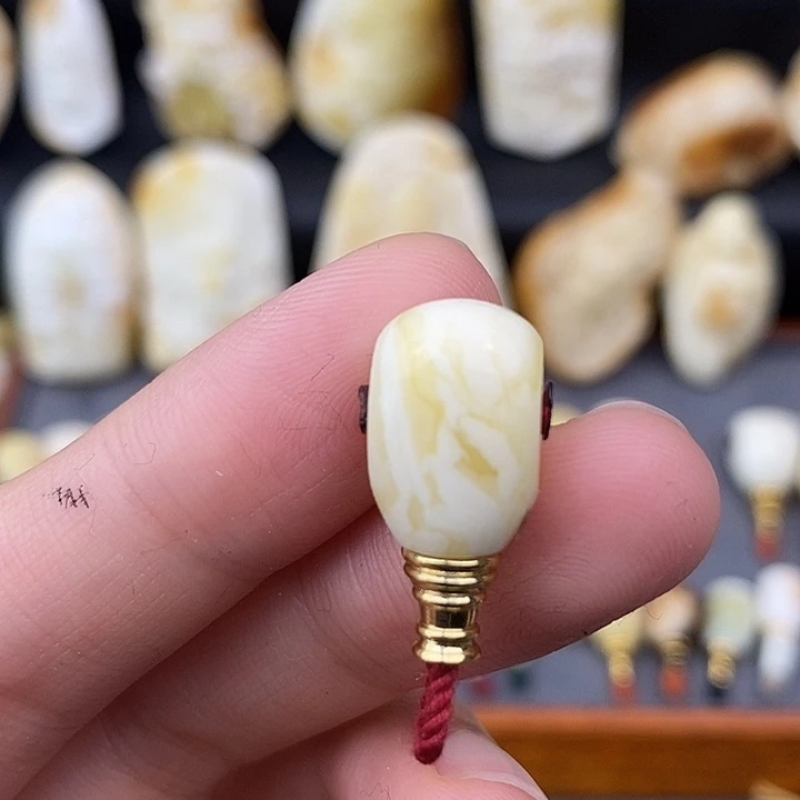 未镶嵌琥珀裸石10三通a643