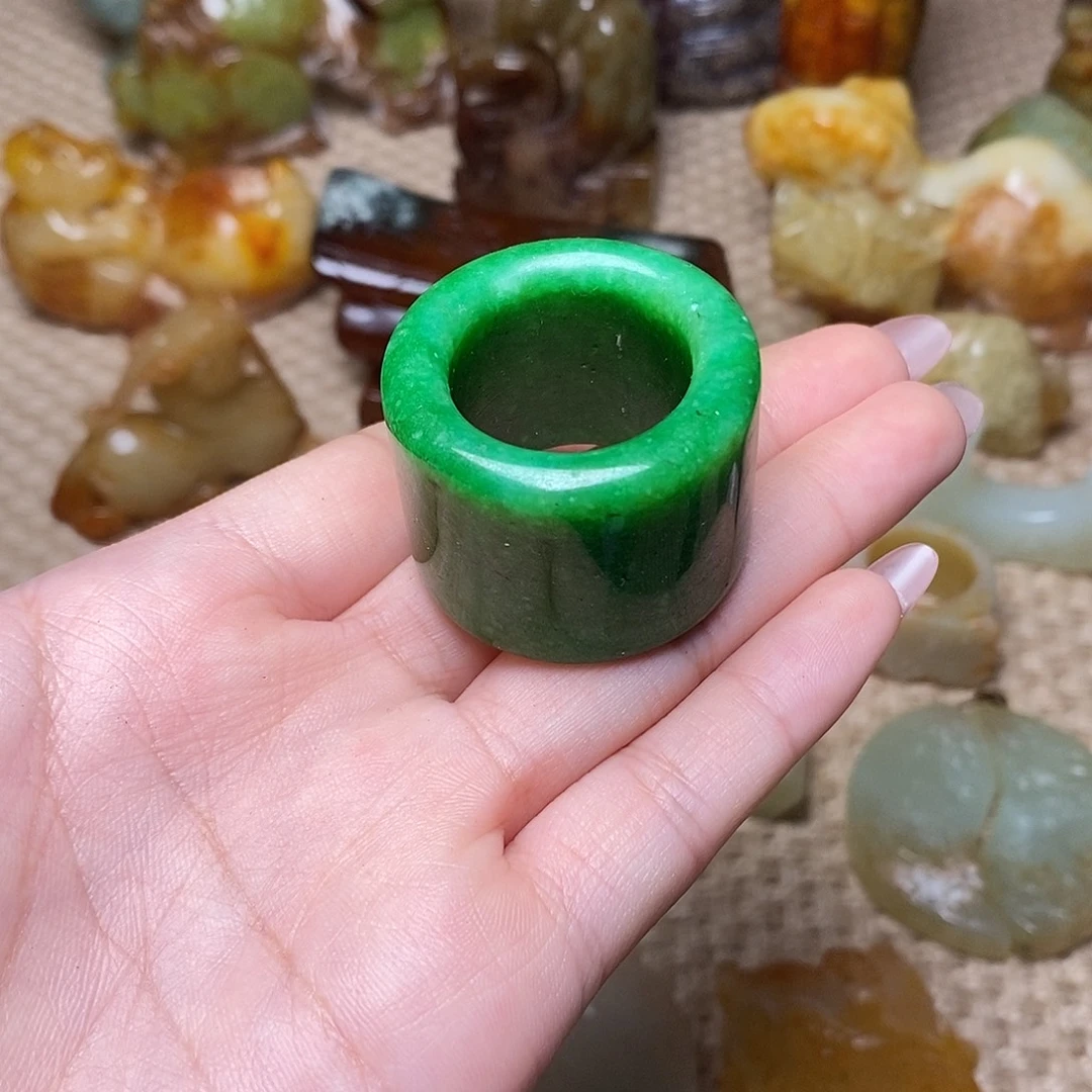 未镶嵌蛇纹石玉颈饰