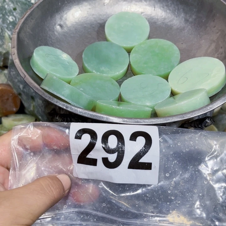 蛇纹石玉未镶嵌岫玉