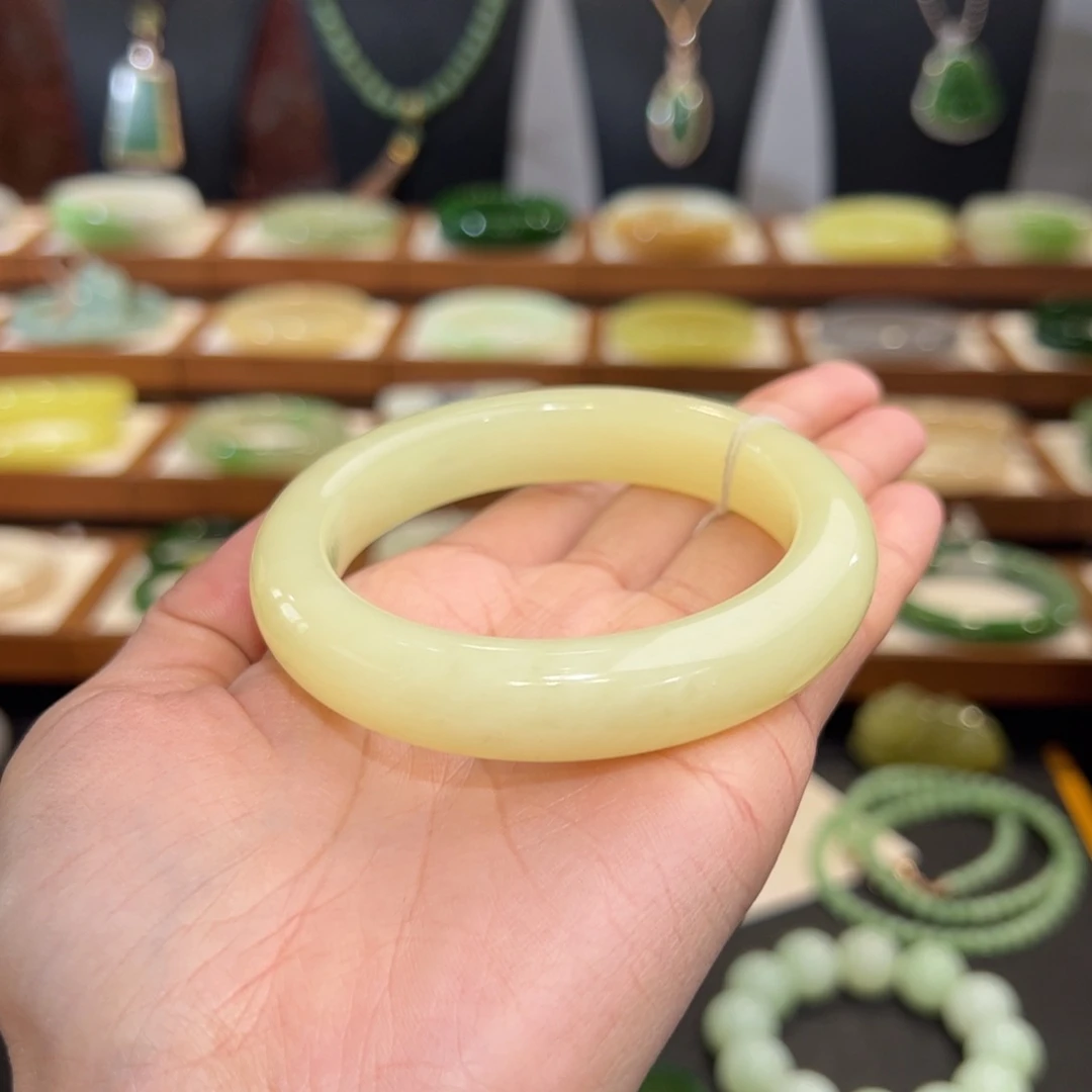 和田玉手镯未镶嵌新疆若羌点墨黄口57