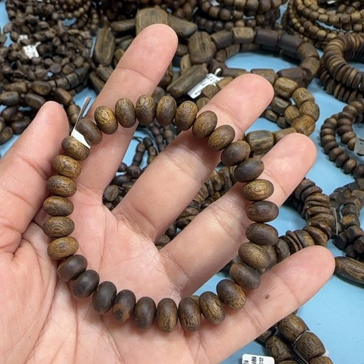 沉香手串乌身多样性发货一条卡9-6克