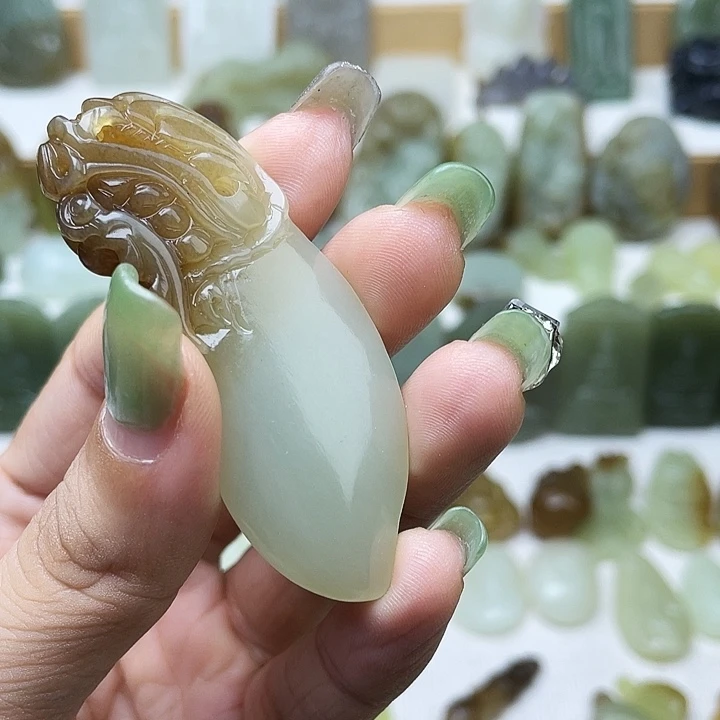 九***红颈饰未镶嵌和田玉