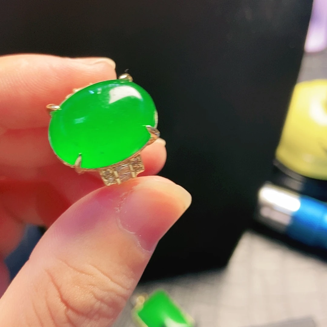 颈饰14K金镶嵌翡翠