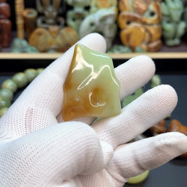 未镶嵌岫岩老玉（透闪石质玉）挂件京**物