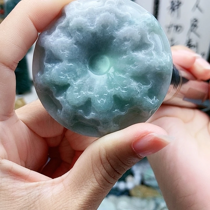 颈饰足铂镶嵌翡翠翡翠