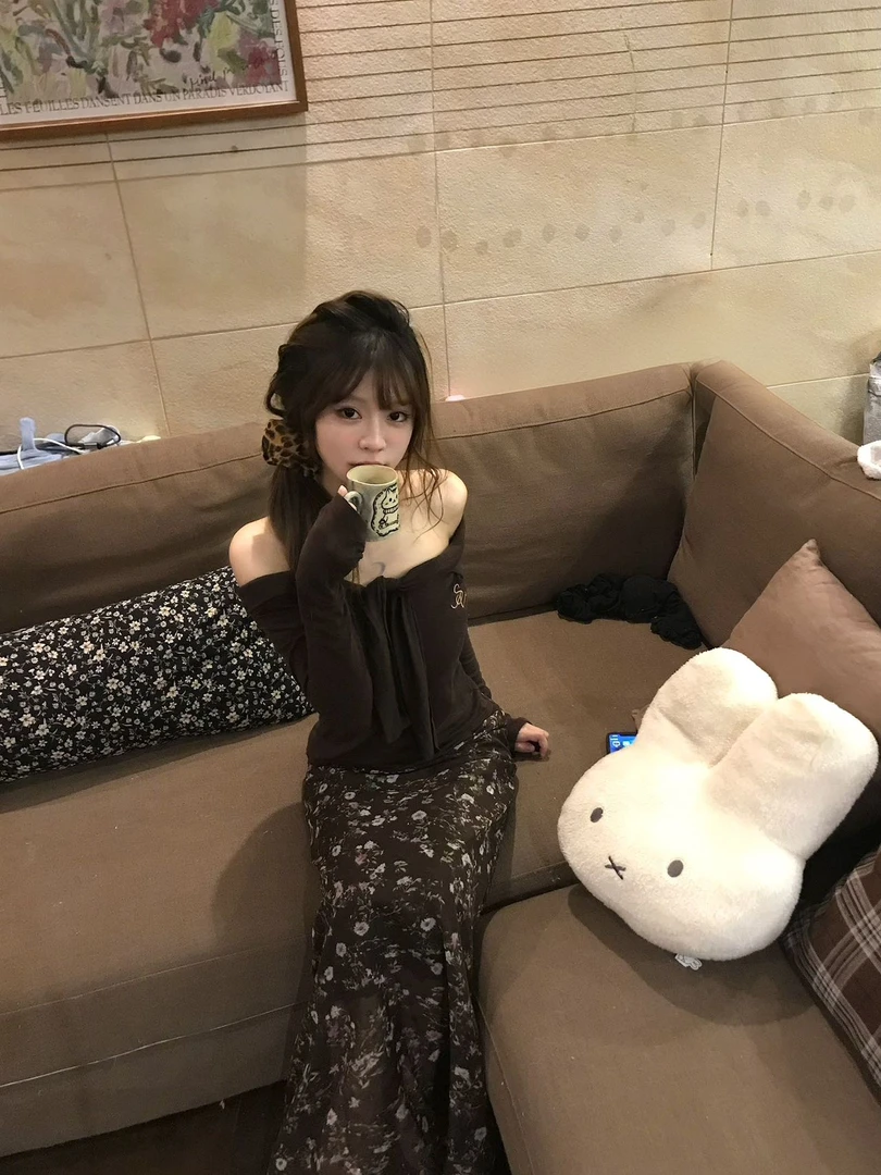 2025早秋新款时尚套装气质显瘦洋气休闲百搭性感辣妹上衣半身裙女