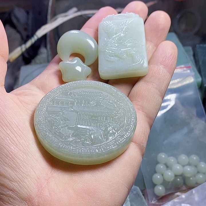 诉***韵和田玉未镶嵌颈饰