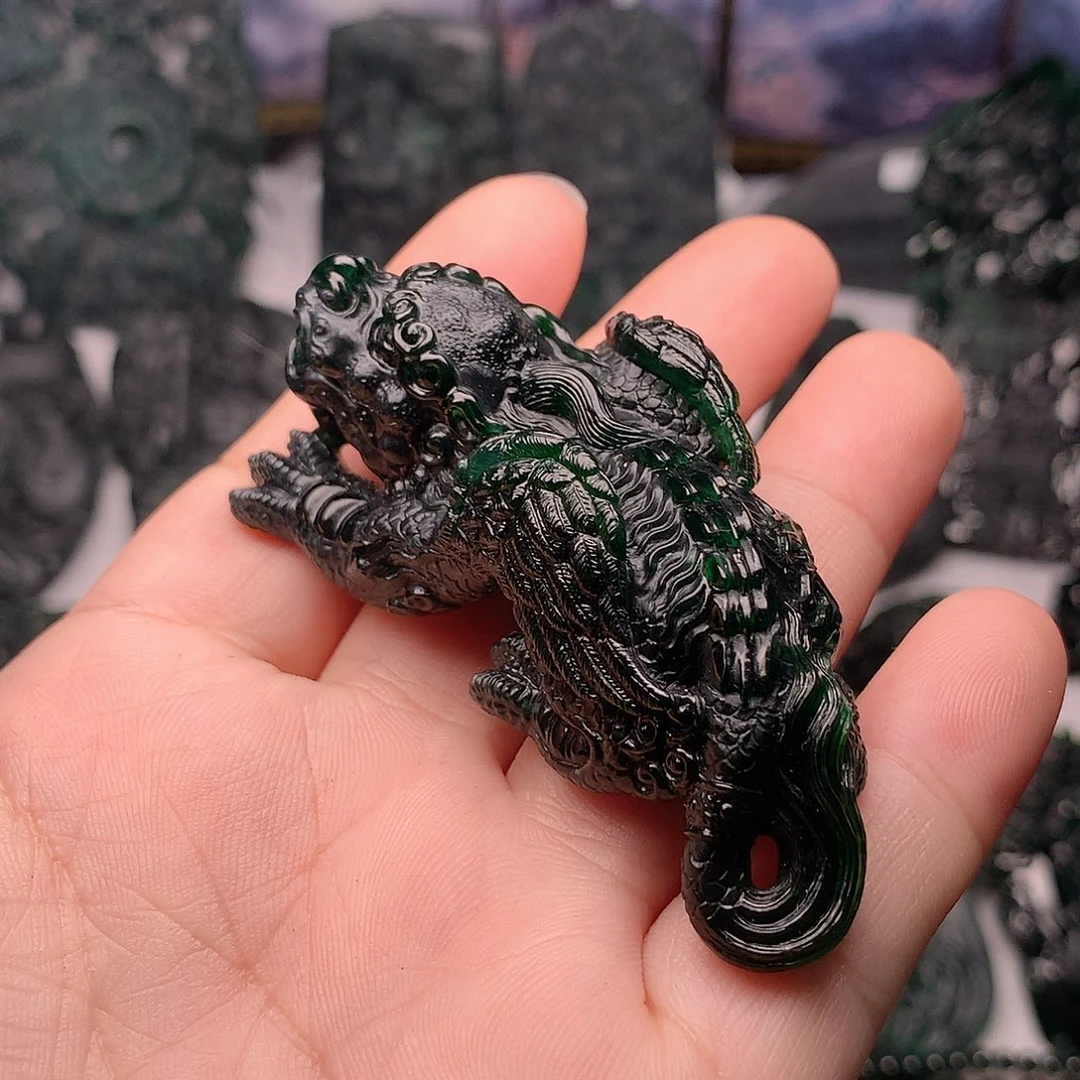 梦***妮翡翠未镶嵌颈饰貔貅