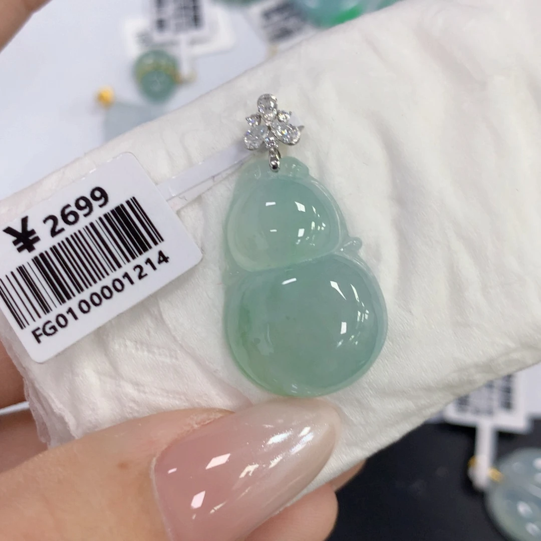 颈饰18K金镶嵌翡翠