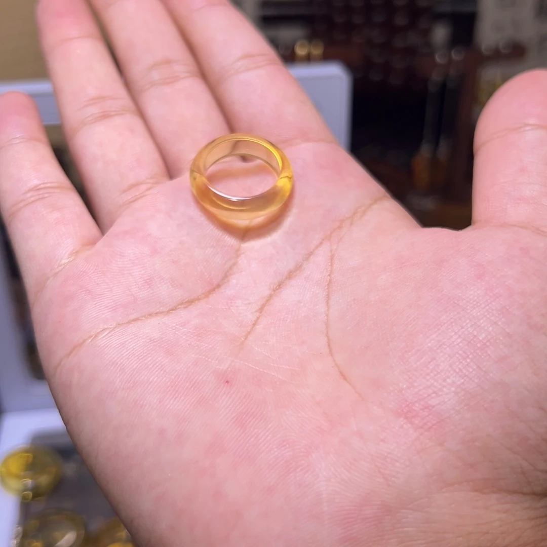 枫***姐未镶嵌颈饰琥珀指环（16.3mm内径）