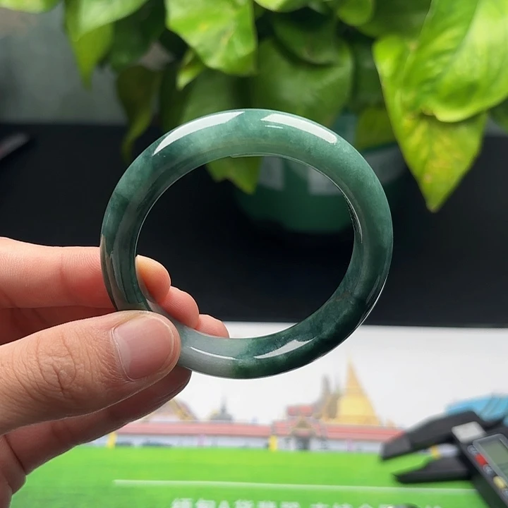 翡翠未镶嵌手镯5556 4