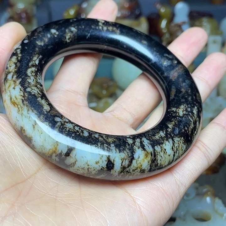 狂***术和田玉未镶嵌挂件